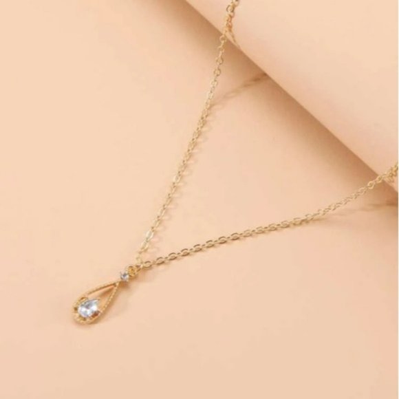 *Laura* Teardrop Pendant Necklace - Picture 3 of 4